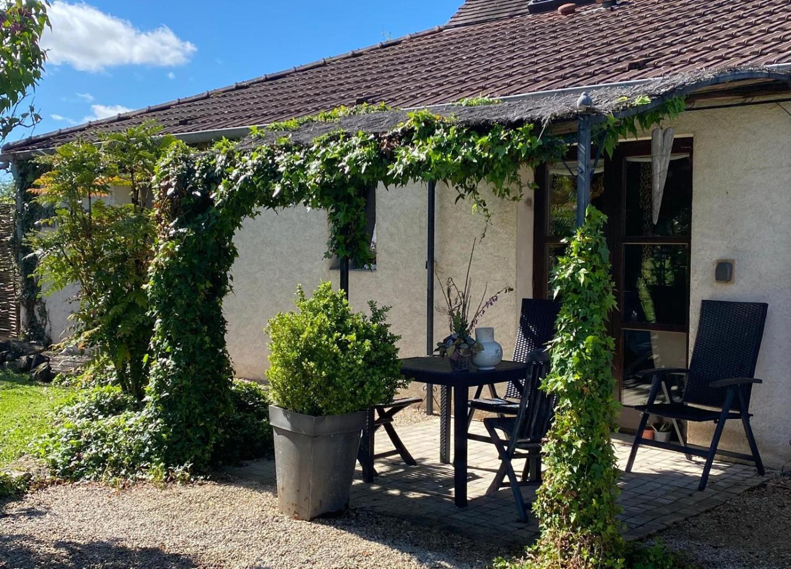 Gite Et Studios Les Barongeres Farges-les-Chalon Exteriör bild