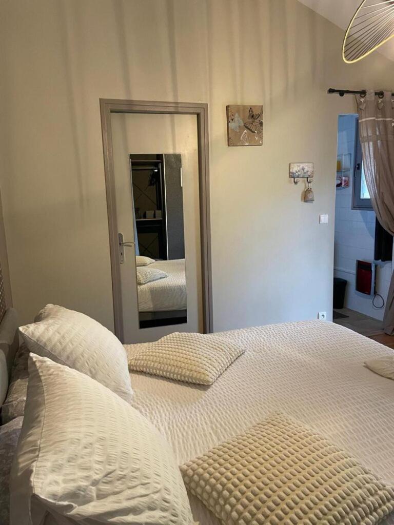 Gite Et Studios Les Barongeres Farges-les-Chalon Exteriör bild
